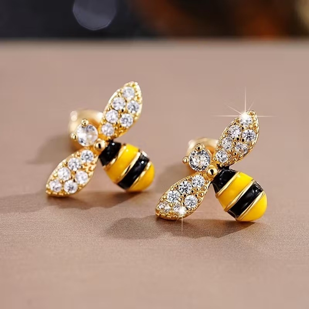 Adorable Gold Tone Bumble Bee Stud Earrings Cubic Zirconia Wings Yellow Black